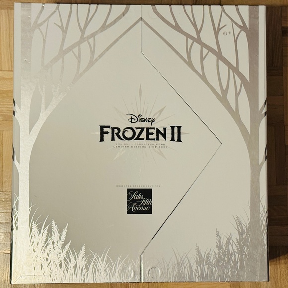 Disney - Saks Fifth Avenue Frozen 2 Elsa, NRFB, 1 of 1000, Super Rare - Picture 3 of 3